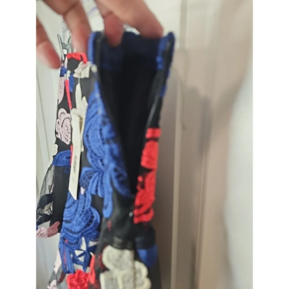 Devlin‎ Women's Floral Embroidered Mini Skater Skirt Size 4